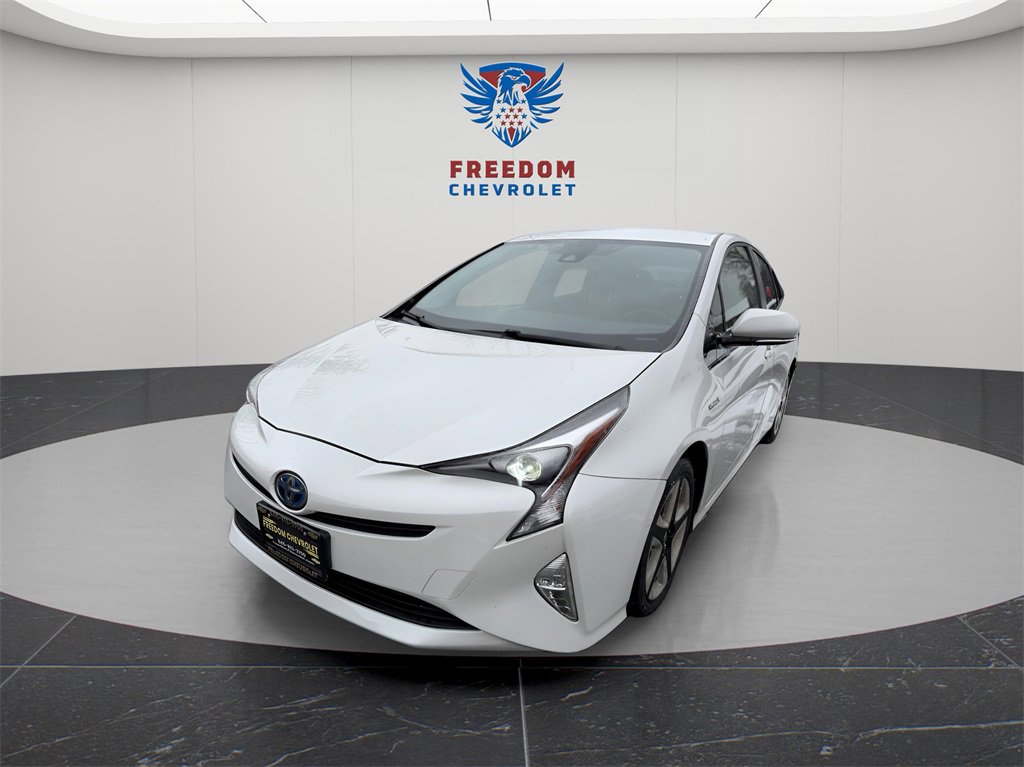 2017 Toyota Prius Three's photo