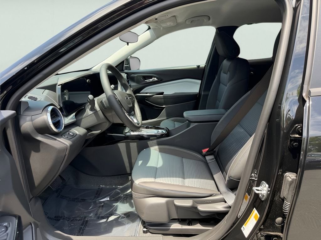 2026 Chevrolet Trax LT - Photo 18