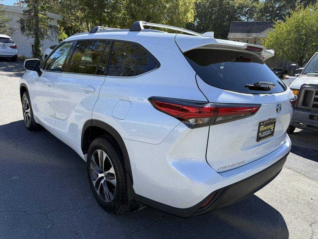 2022 Toyota Highlander Hybrid XLE photo 3