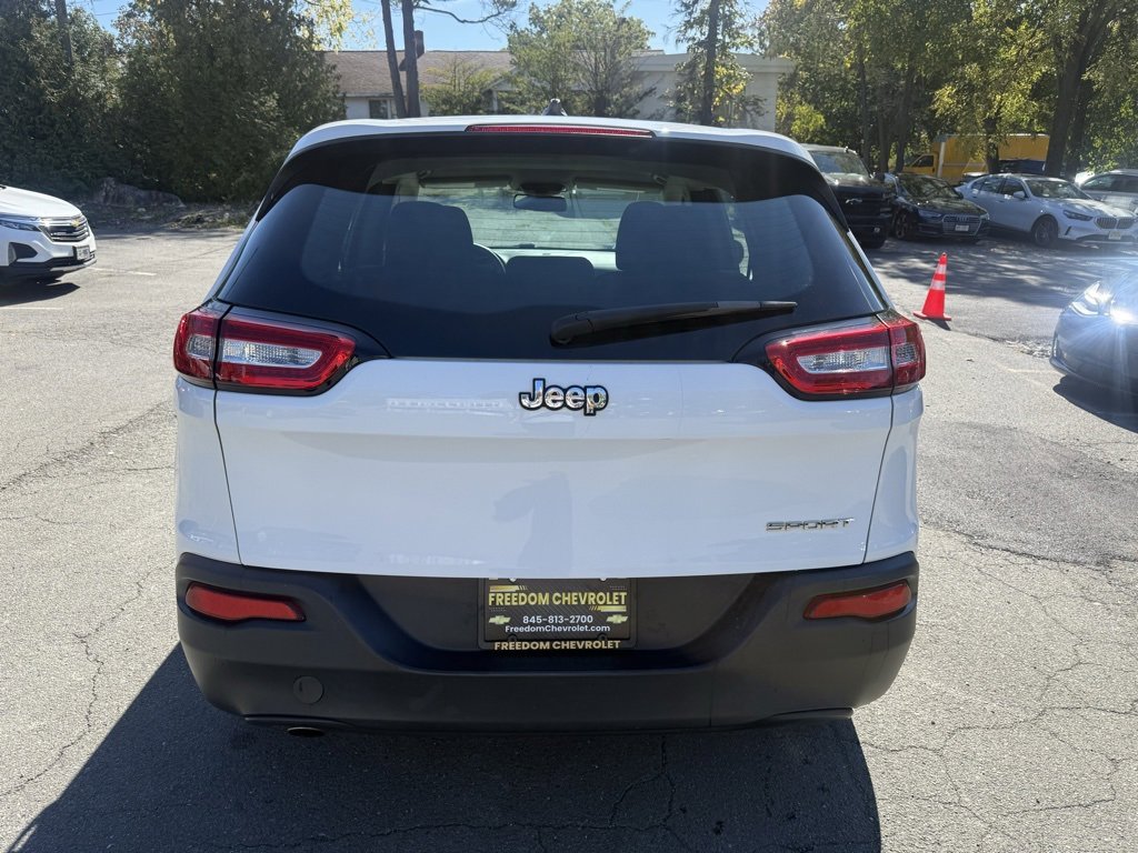 2017 Jeep Cherokee Sport photo 4