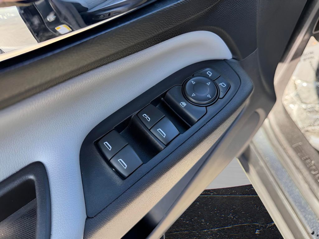 2019 Chevrolet Equinox LS - Photo 17