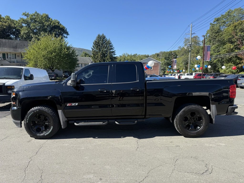 2018 Chevrolet Silverado 1500 LT photo 2