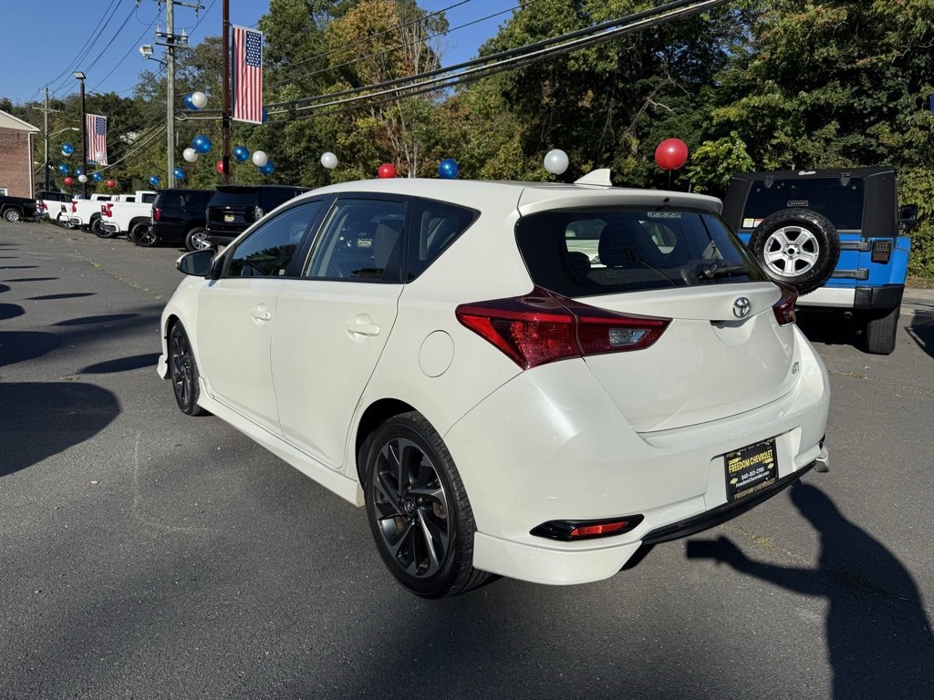 2017 Toyota Corolla iM photo 3
