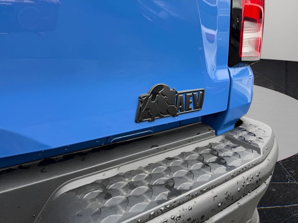 2025 Chevrolet Colorado ZR2 - Photo 11