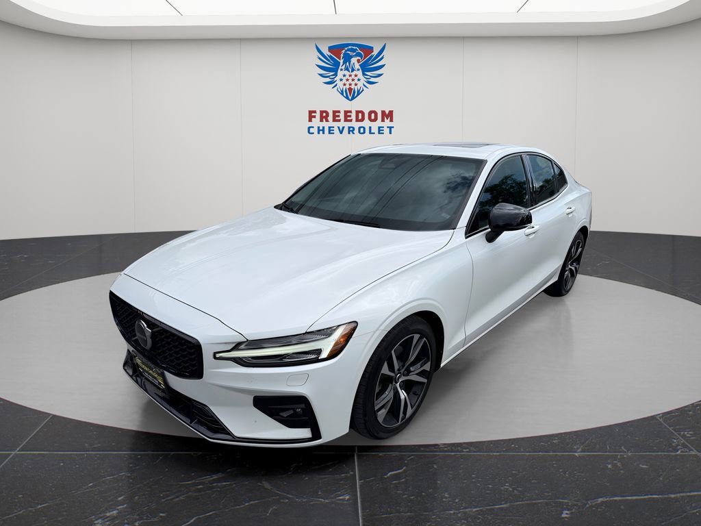 2024 Volvo S60 B5 Core Dark Theme's photo