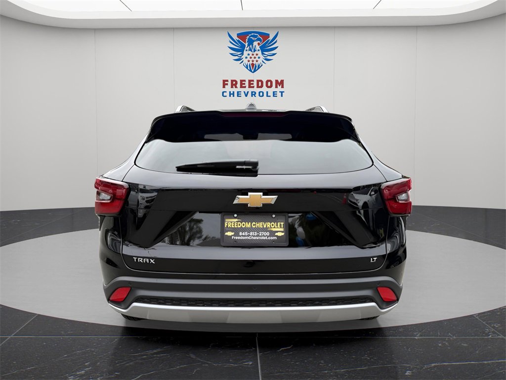 2025 Chevrolet Trax LT photo 4
