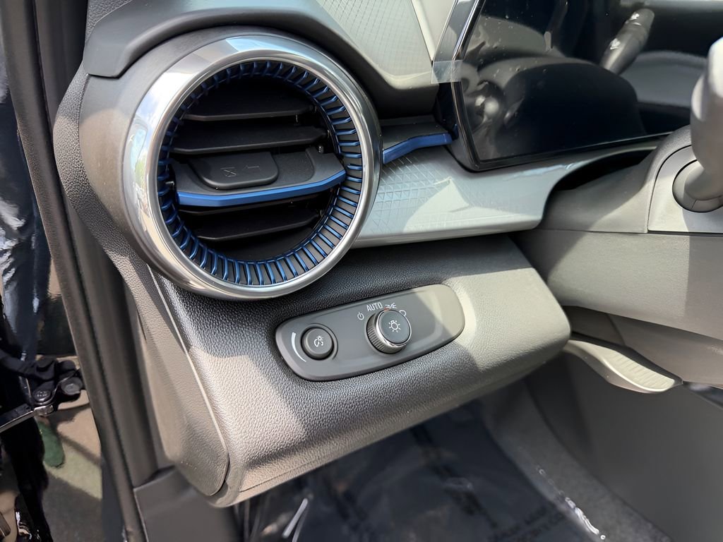 2026 Chevrolet Trax LT - Photo 21