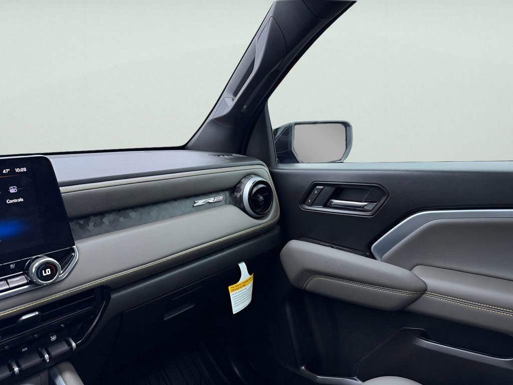 2025 Chevrolet Colorado ZR2 - Photo 28