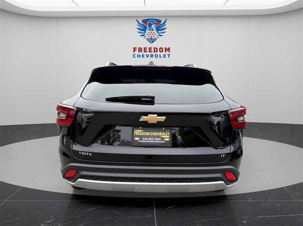 2025 Chevrolet Trax LT photo 4