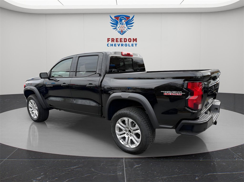 2026 Chevrolet Colorado Trail Boss photo 2