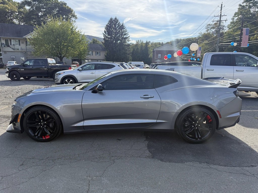 2022 Chevrolet Camaro LT1 photo 2