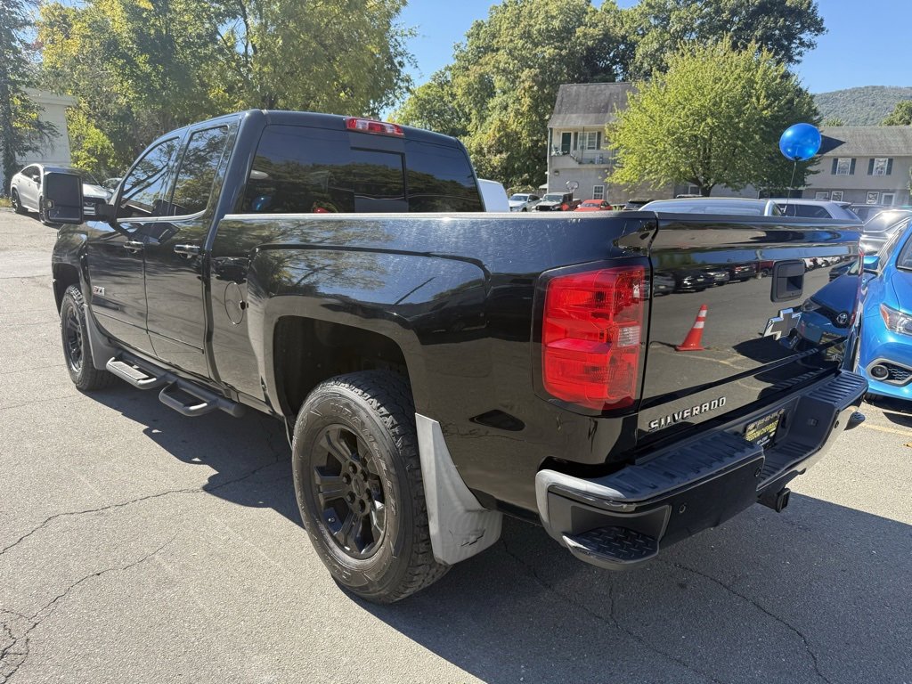 2018 Chevrolet Silverado 1500 LT photo 3