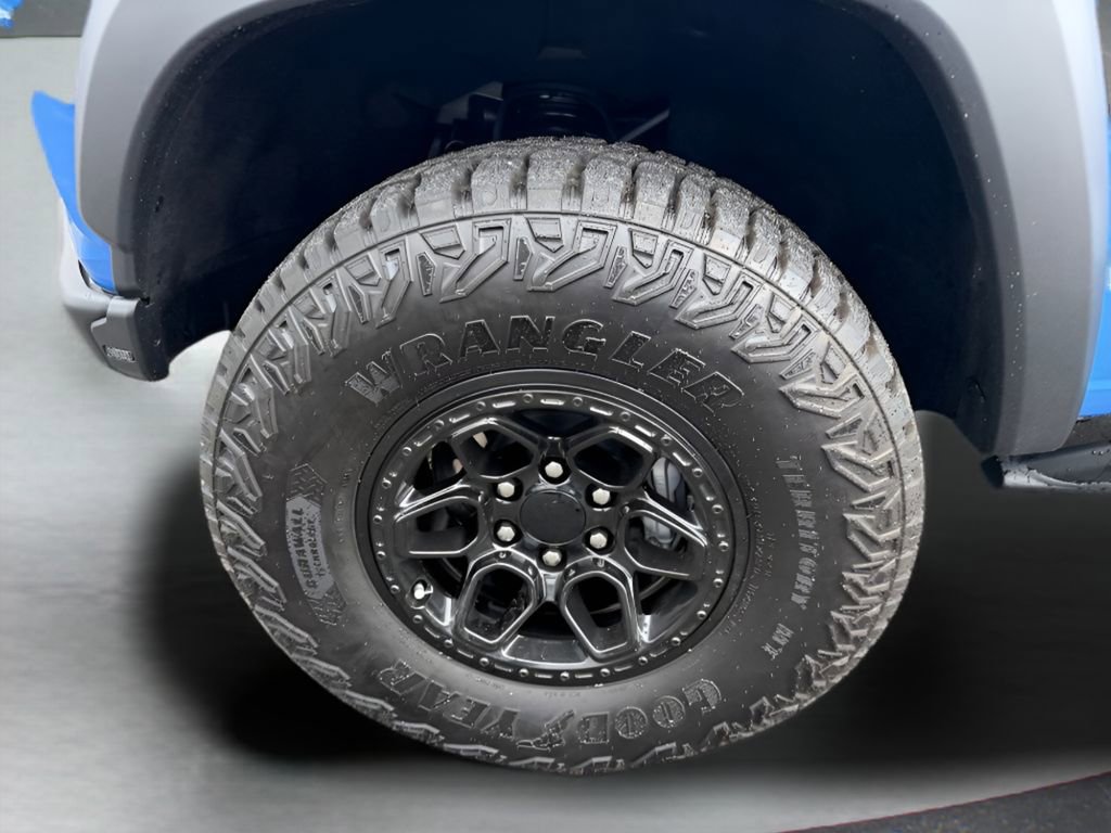 2025 Chevrolet Colorado ZR2 - Photo 12
