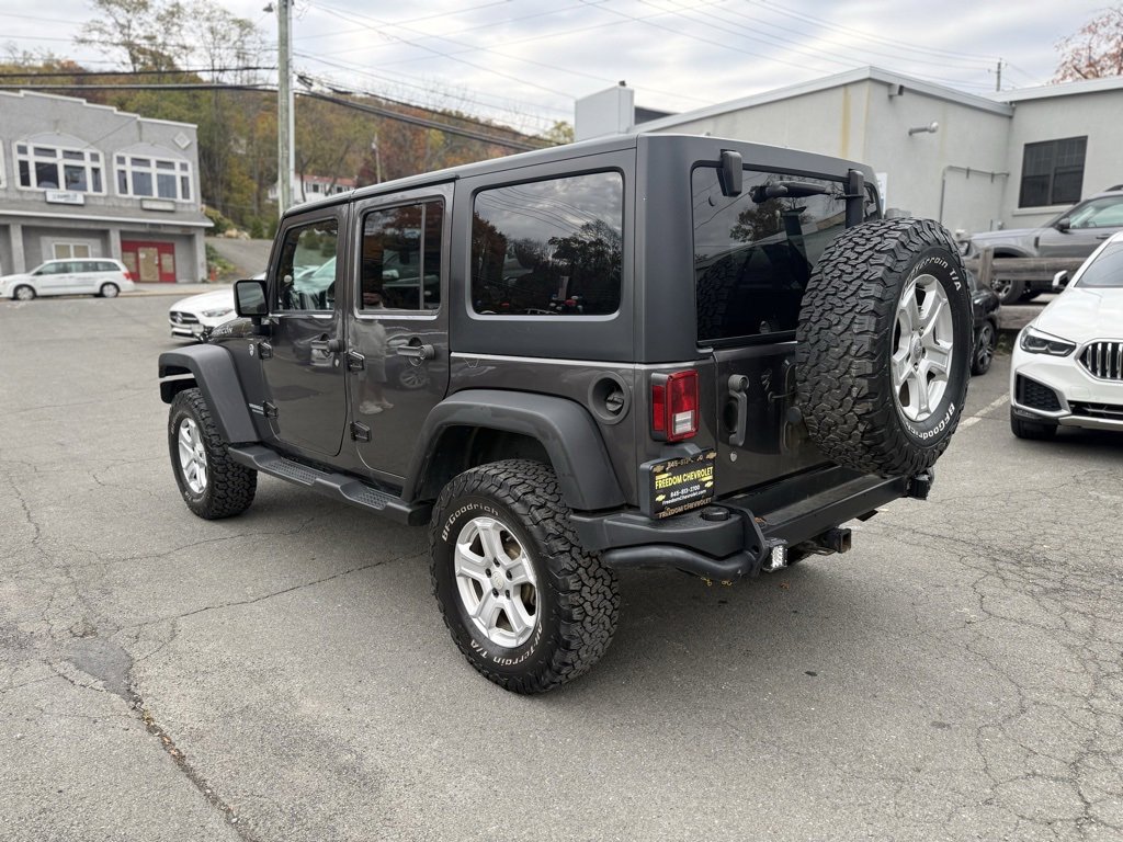 2014 Jeep Wrangler Unlimited Rubicon photo 3