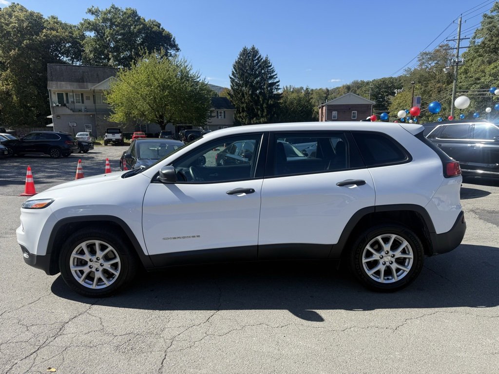 2017 Jeep Cherokee Sport photo 2