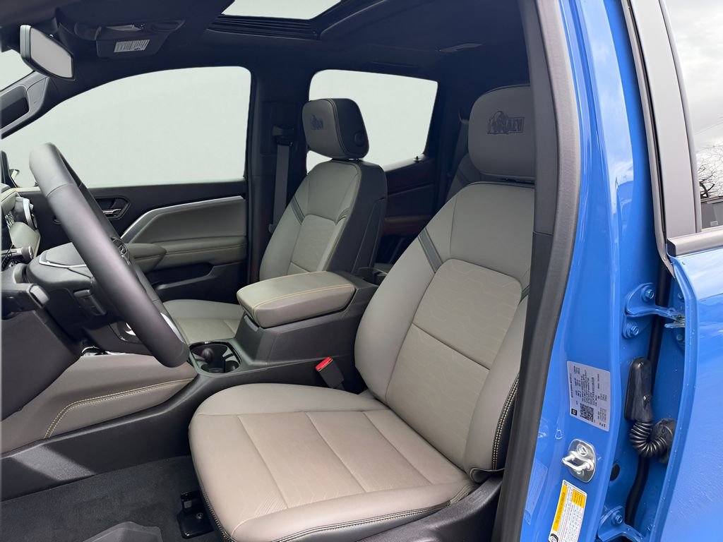 2025 Chevrolet Colorado ZR2 - Photo 18