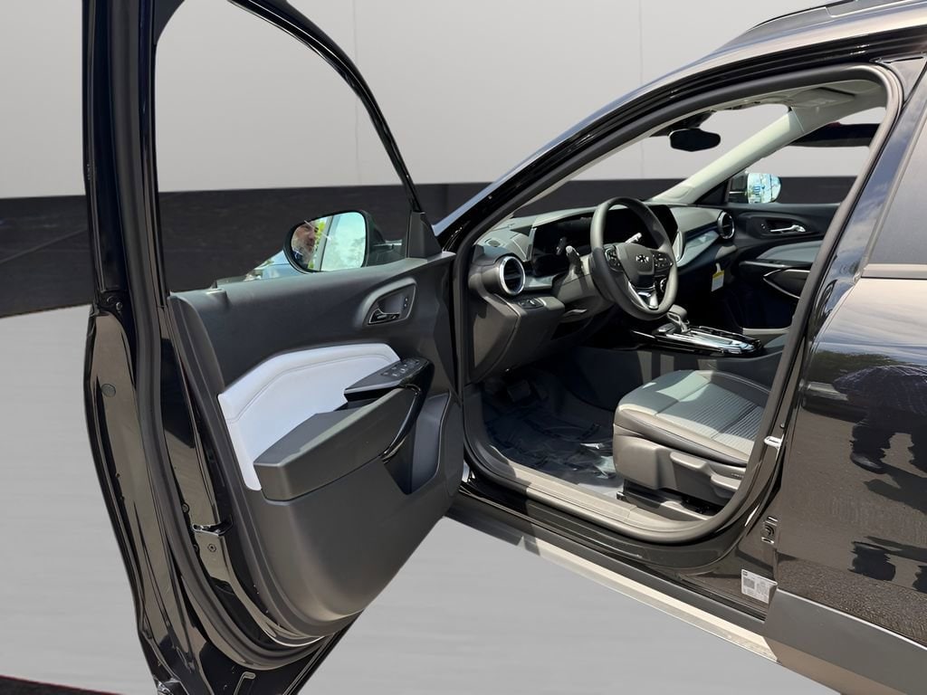 2026 Chevrolet Trax LT - Photo 17