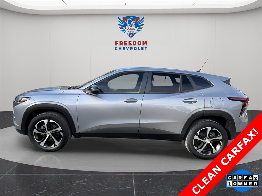 2025 Chevrolet Trax photo 2