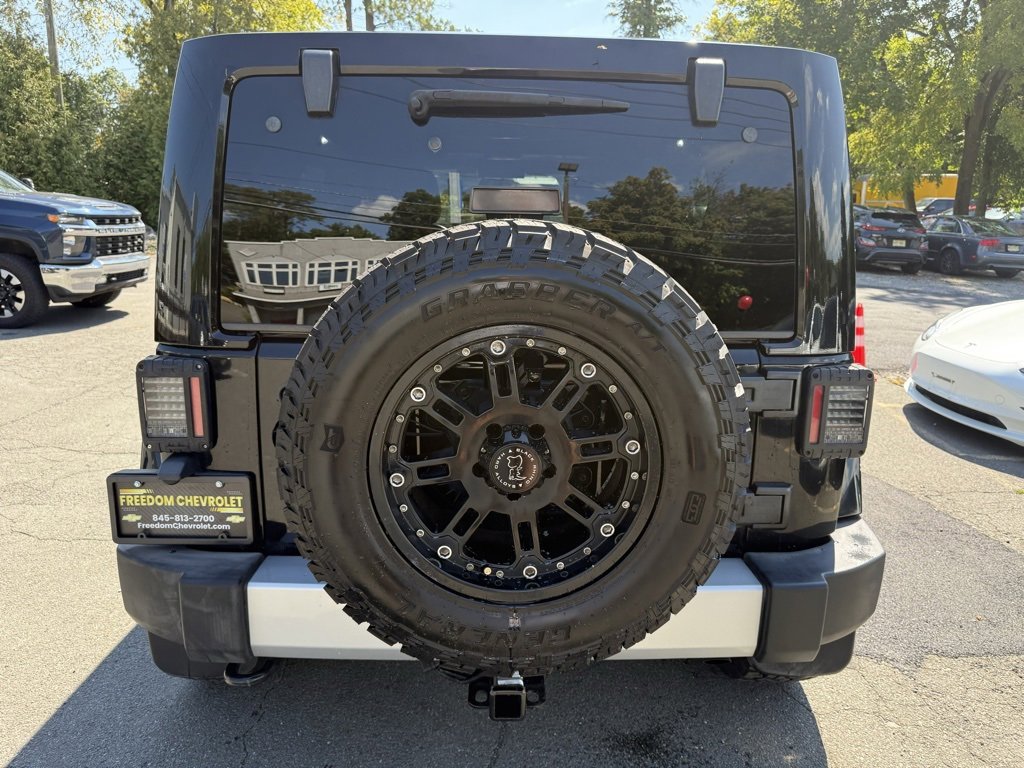 2013 Jeep Wrangler Unlimited Sahara photo 2