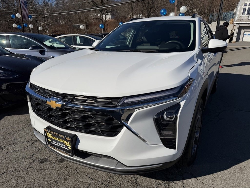 2025 Chevrolet Trax LT's photo