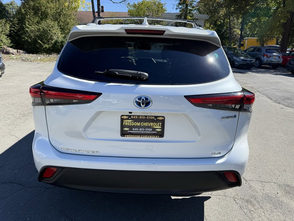 2022 Toyota Highlander Hybrid XLE photo 4