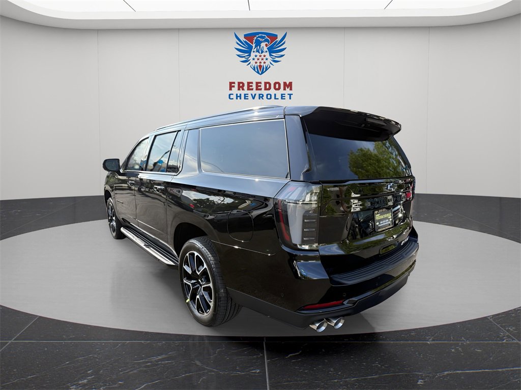2026 Chevrolet Suburban RST photo 3