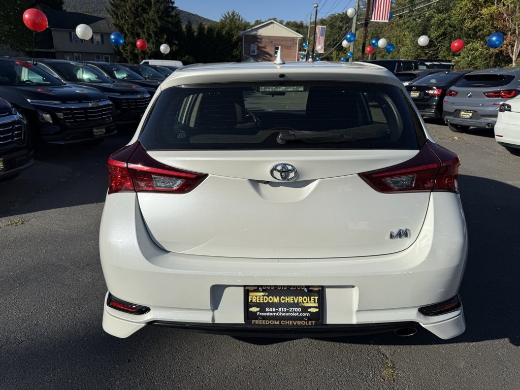 2017 Toyota Corolla iM photo 4