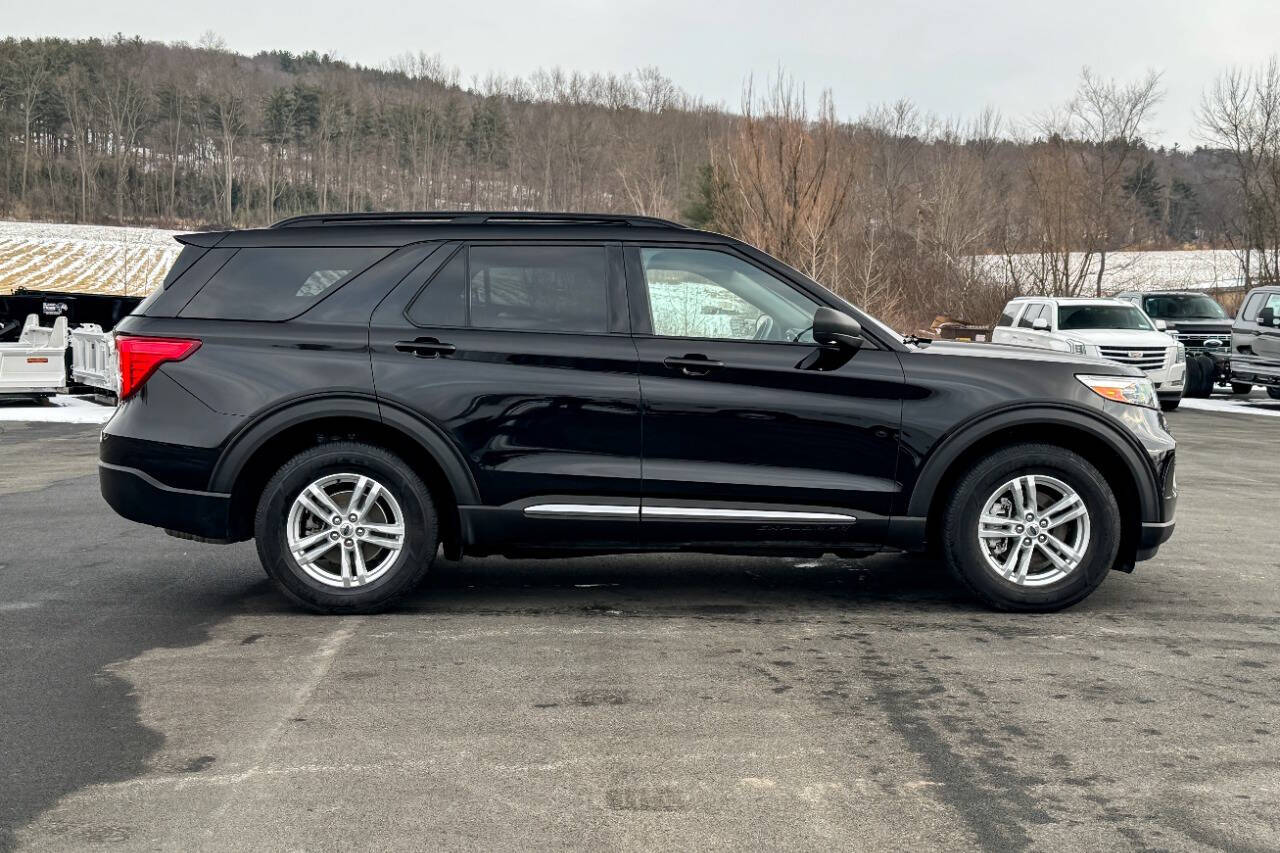 2020 Ford Explorer XLT photo 2