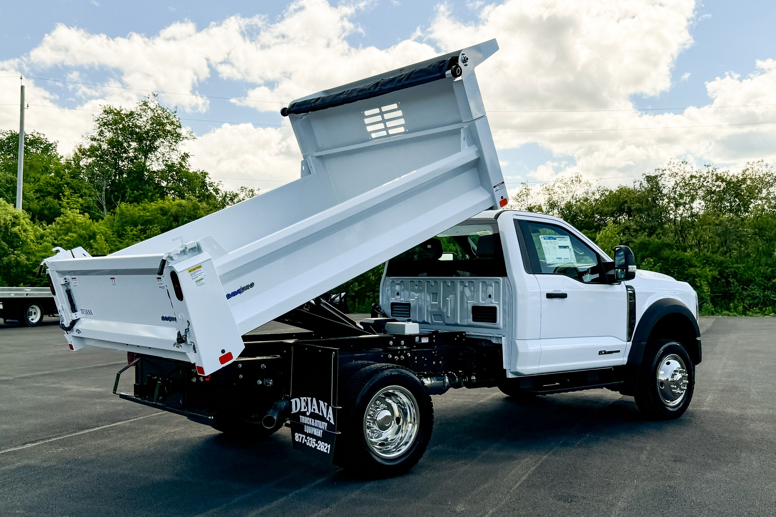 2024 Ford F-550 photo 3
