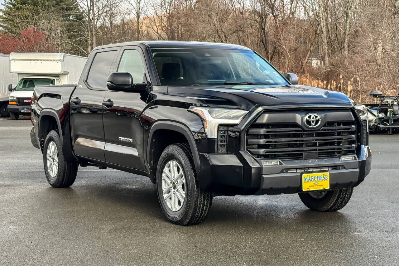 2022 Toyota Tundra SR5's photo