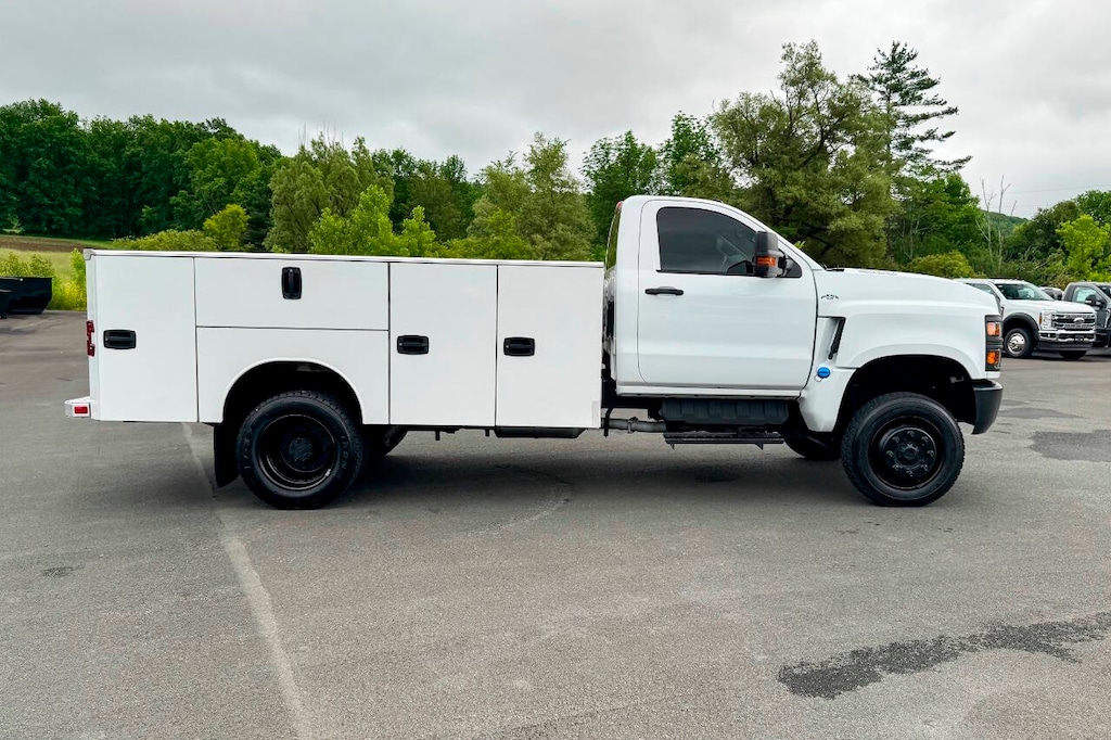 Used 2022 Chevrolet Silverado 5500HD 4X4 2dr Regular Cab Chassis