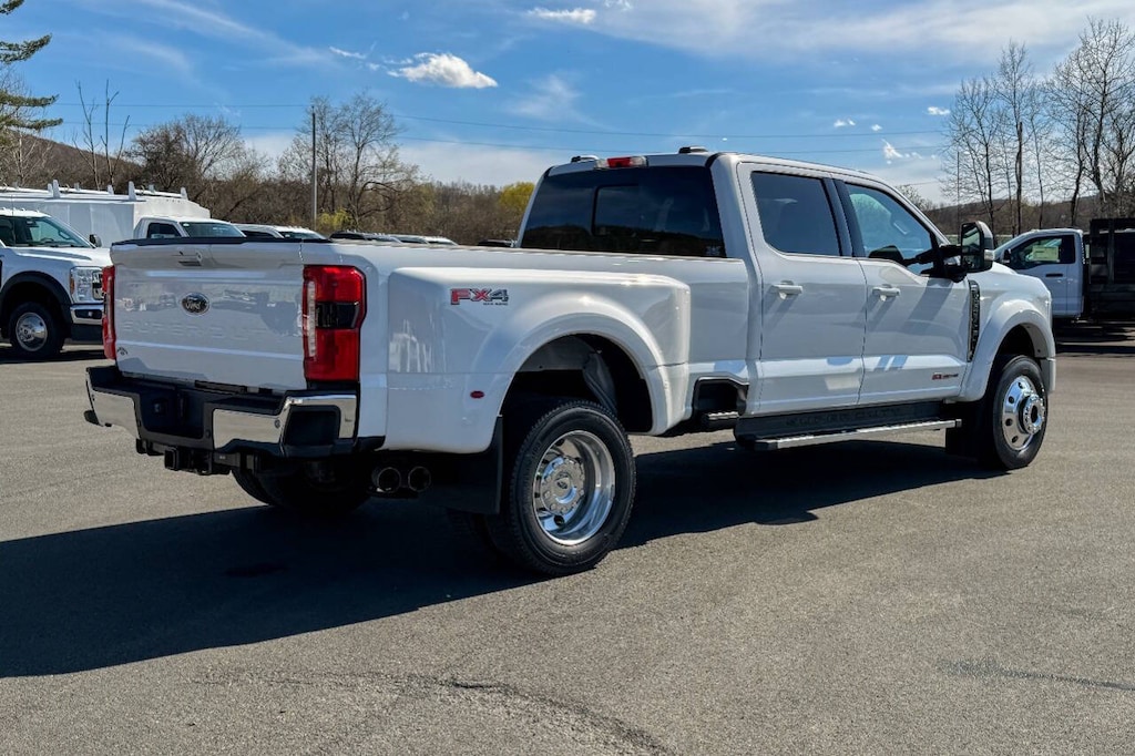 Used 2023 Ford F-450 Super Duty Lariat 4x4 4dr Crew Cab 8 ft. LB DRW Pickup Pickup Truck
