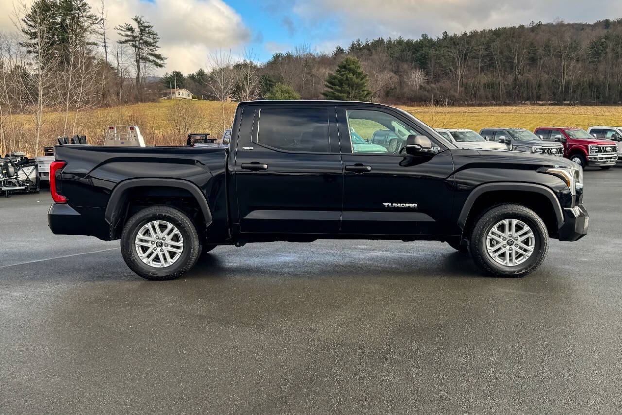 2022 Toyota Tundra SR5 CrewMax photo 2