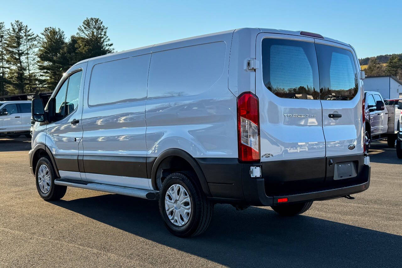 2024 Ford Transit Cargo Van photo 4