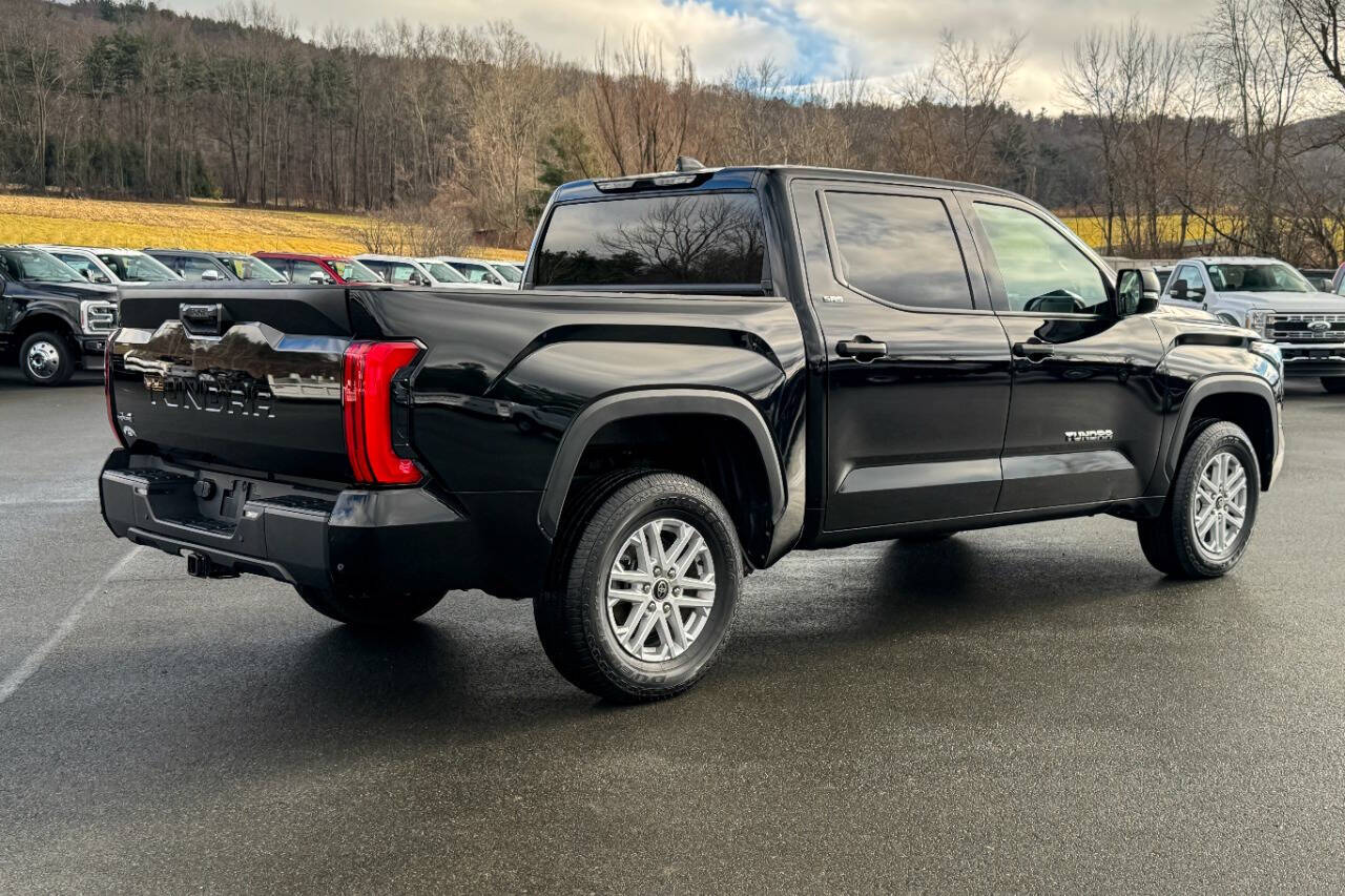 2022 Toyota Tundra SR5 CrewMax photo 3