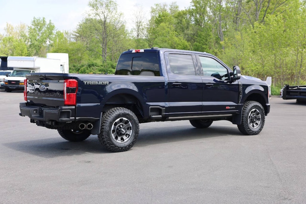 Used 2023 Ford F-250 Super Duty Lariat 4x4 4dr Crew Cab 8 ft. LB Pickup Pickup Truck