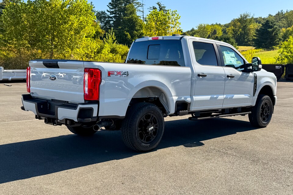 2026 Ford F-350 photo 3