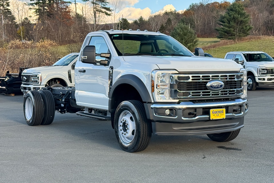 2025 Ford F-600 Super Duty Chassis Cab XL's photo