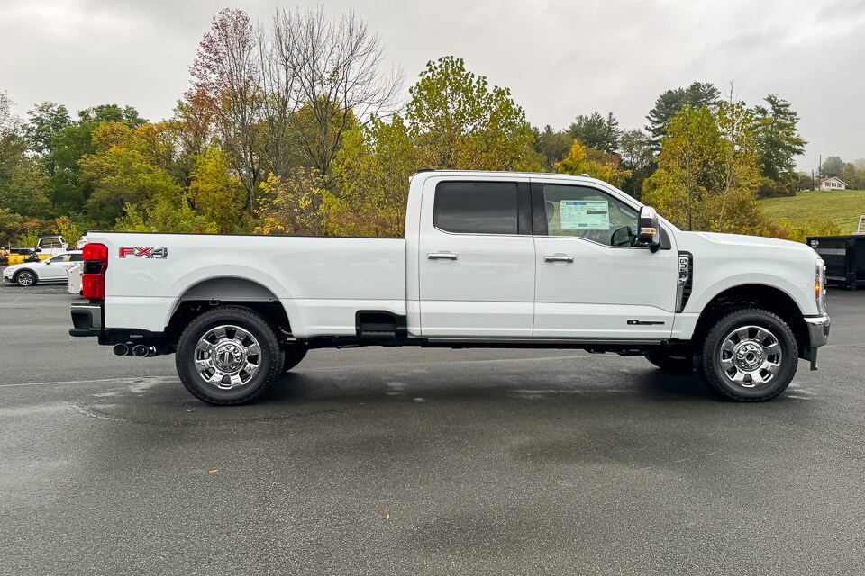 2026 Ford F-350 Lariat photo 2