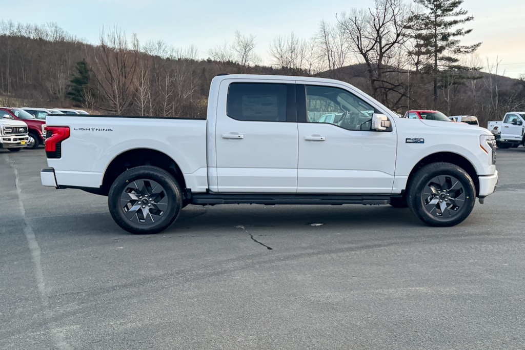 New 2025 Ford F-150 Lightning Lariat TRUCK