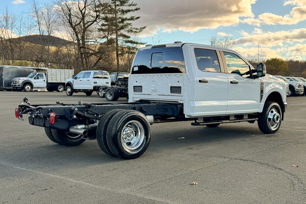 New 2026 Ford F350 Super Duty F-350 XL CAB CHASSIS