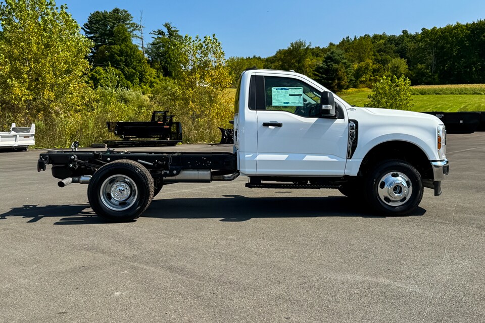 2026 Ford F-350 photo 2