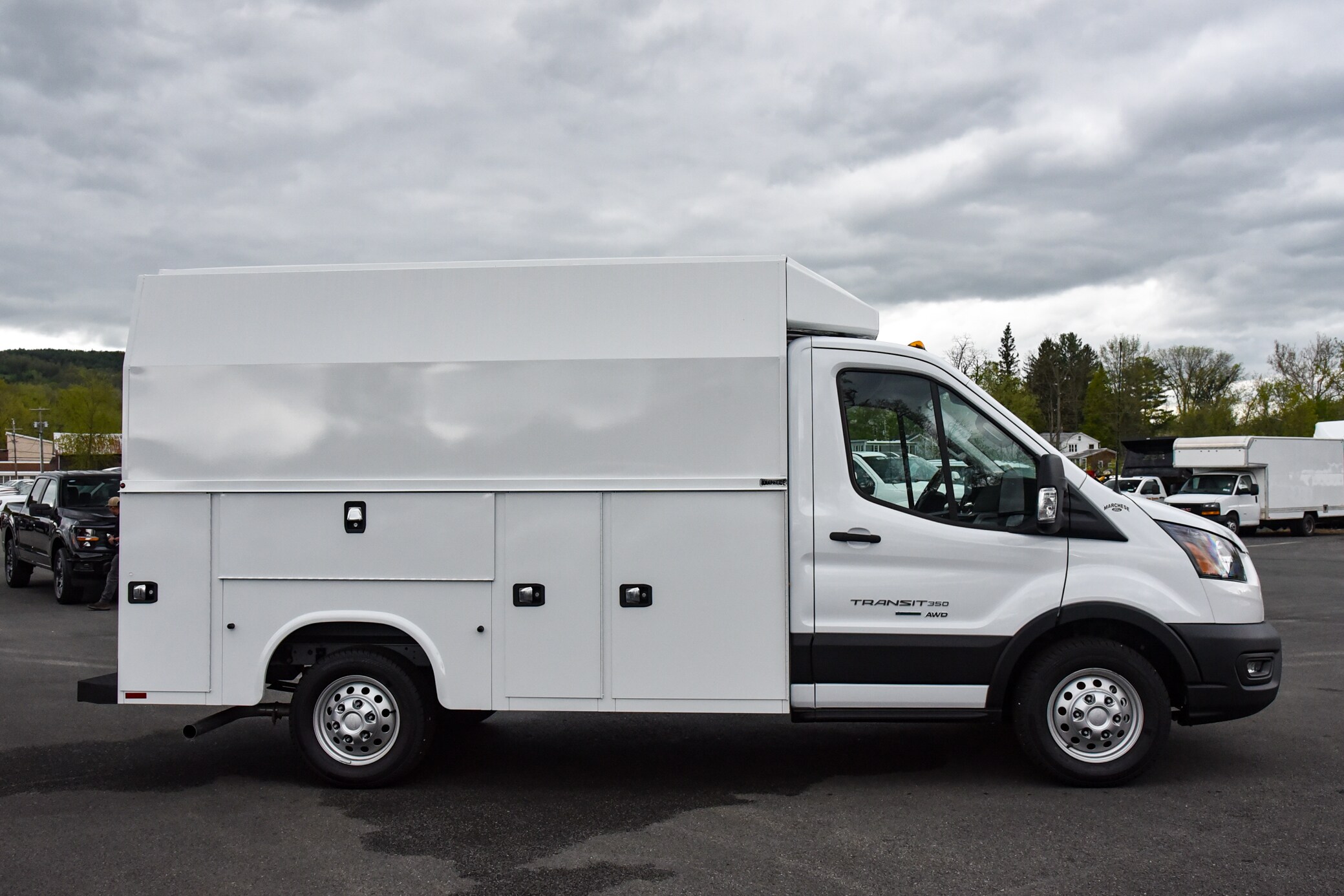 2024 Ford Transit Cutaway photo 2