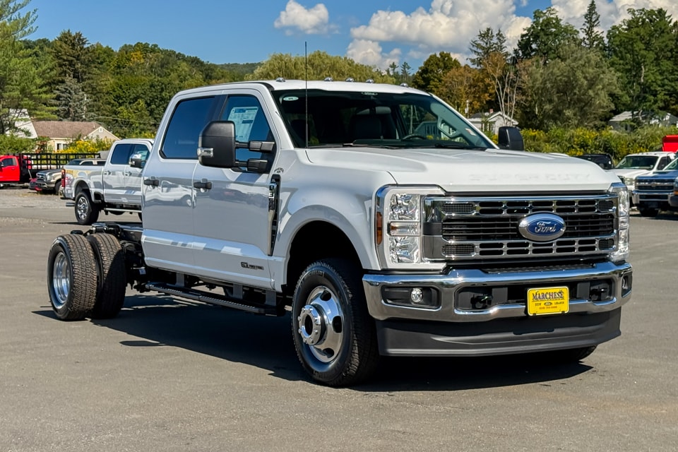 2026 Ford F-350 Super Duty Chassis Cab XL's photo