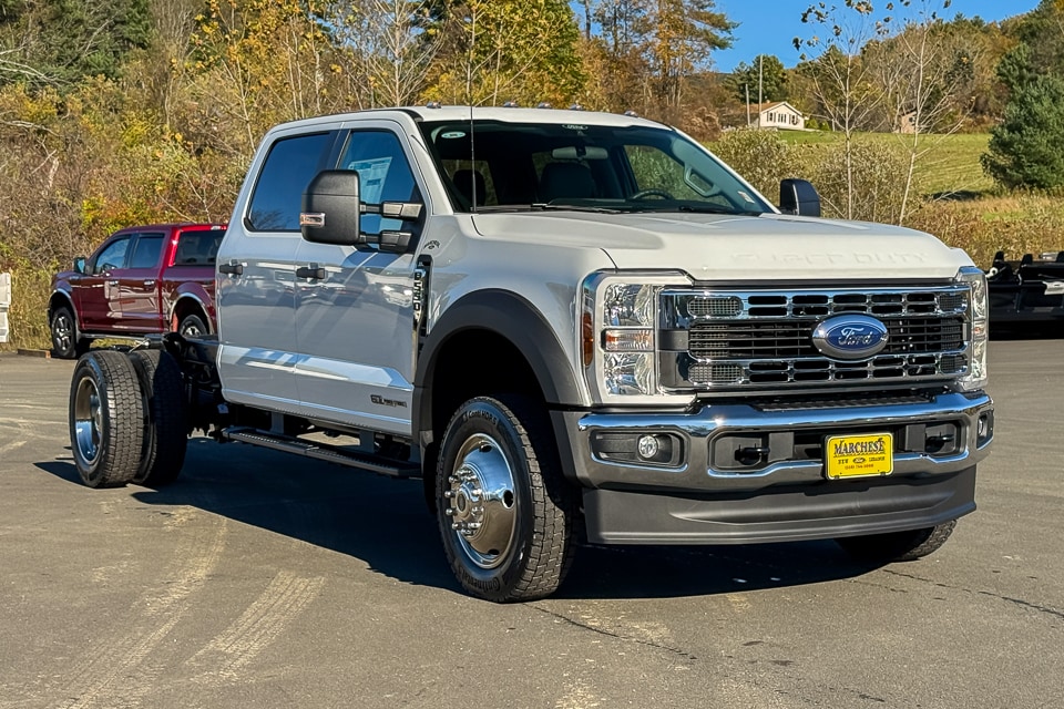 2026 Ford F-550 Super Duty Chassis Cab XL's photo