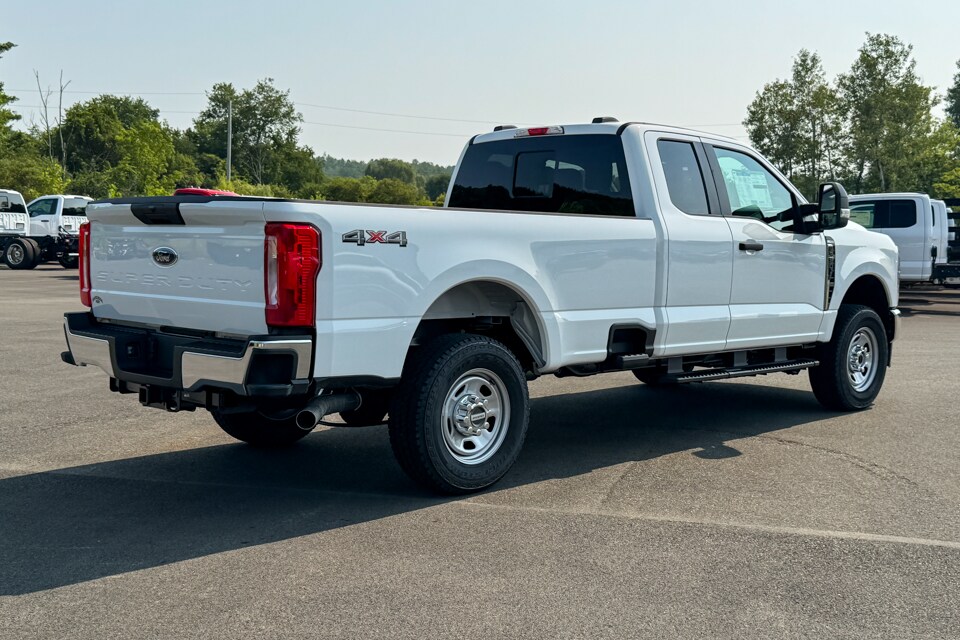 2025 Ford F-350 photo 3