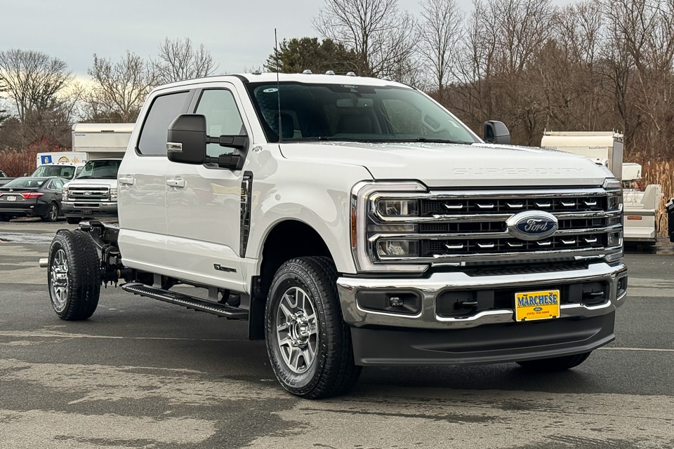 2026 Ford F-350 Super Duty Chassis Cab Lariat's photo