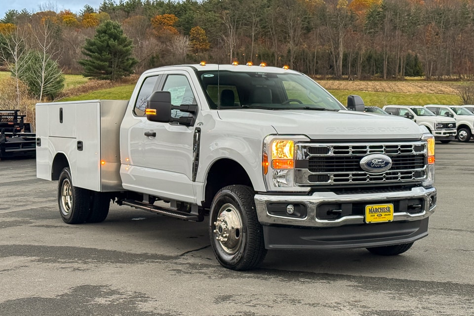 2026 Ford F-350 Super Duty Chassis Cab XL's photo
