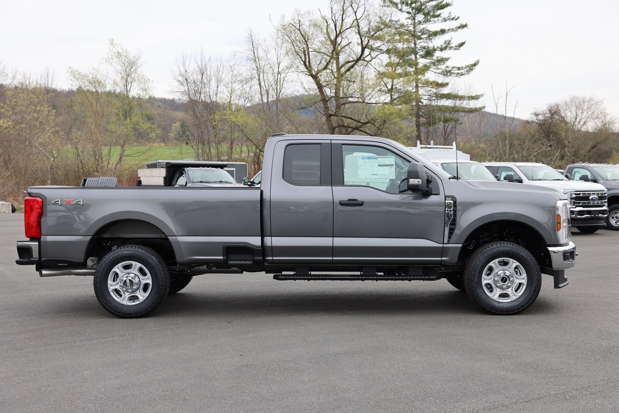 2025 Ford F-350 photo 2