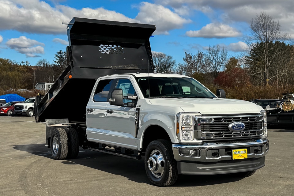 2026 Ford F-350 Super Duty Chassis Cab XL's photo